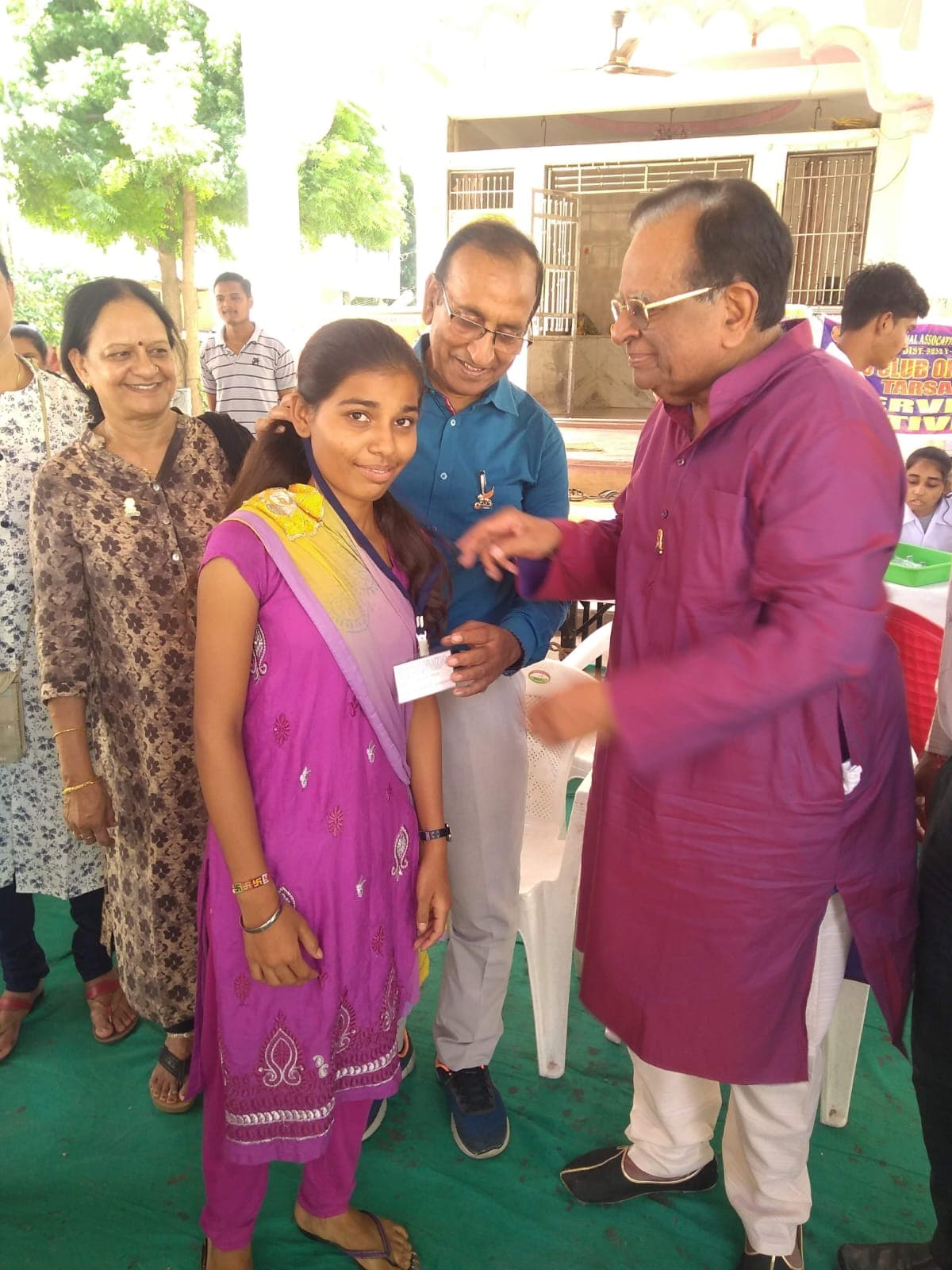 Paathshala student receiving appreciation award from MJF Lion Ramesh Bhai Sah, District Governor 3232F1 — 2018–19